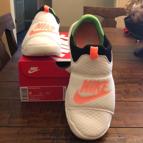 nike benassi slip on shoe